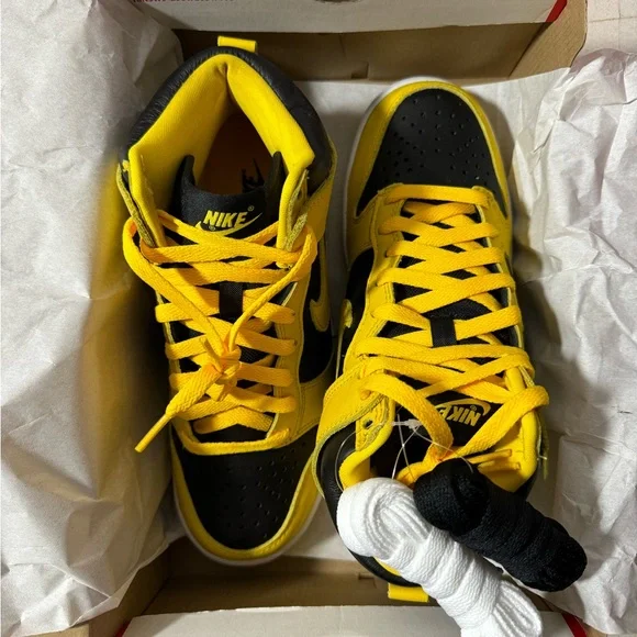 Women’s Nike Dunk High Black Yellow - Picture 2 of 3